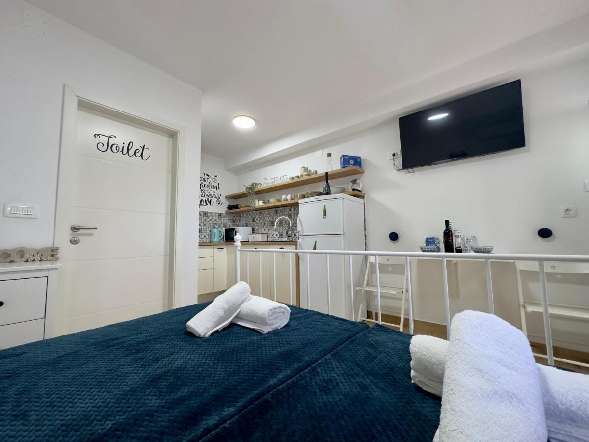 Matek Family & Studio Apartment Rovanjska Esterno foto