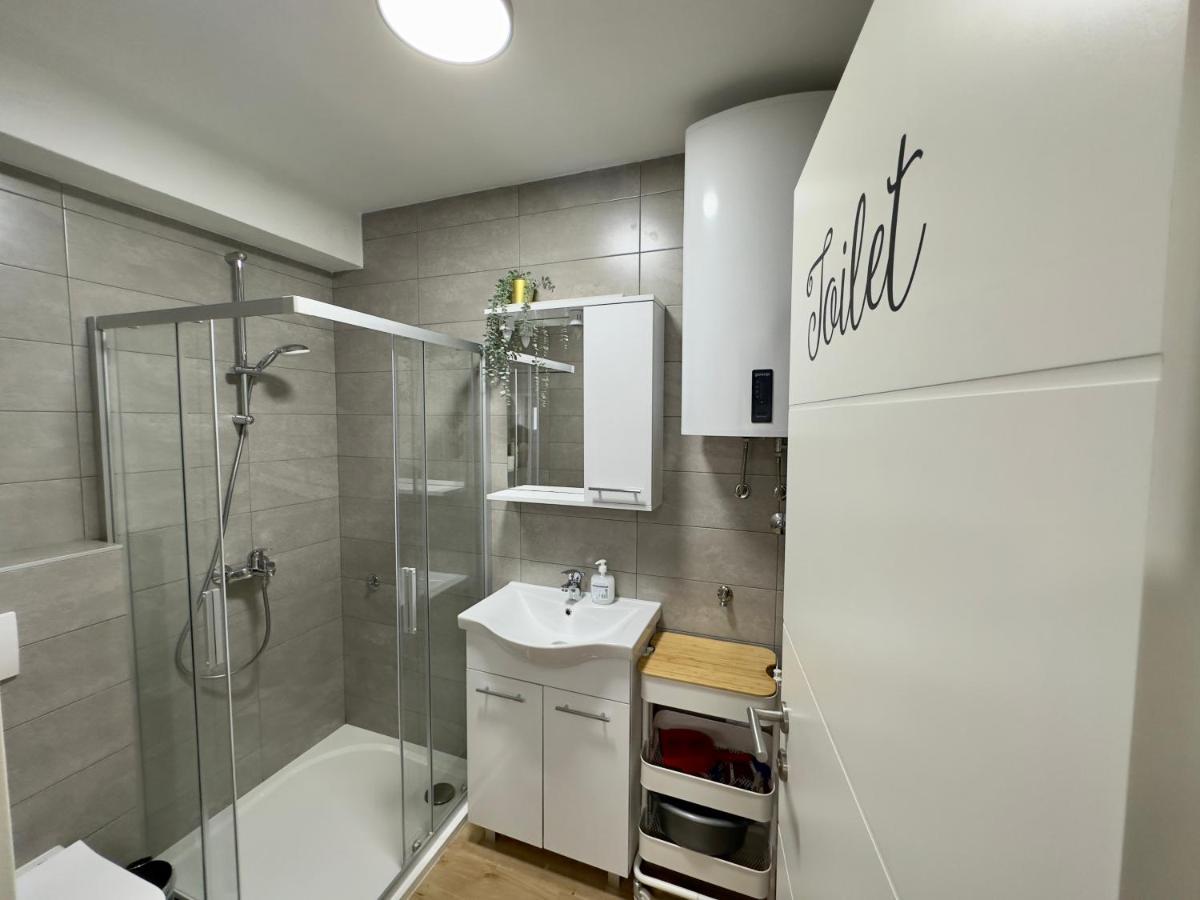 Matek Family & Studio Apartment Rovanjska Esterno foto