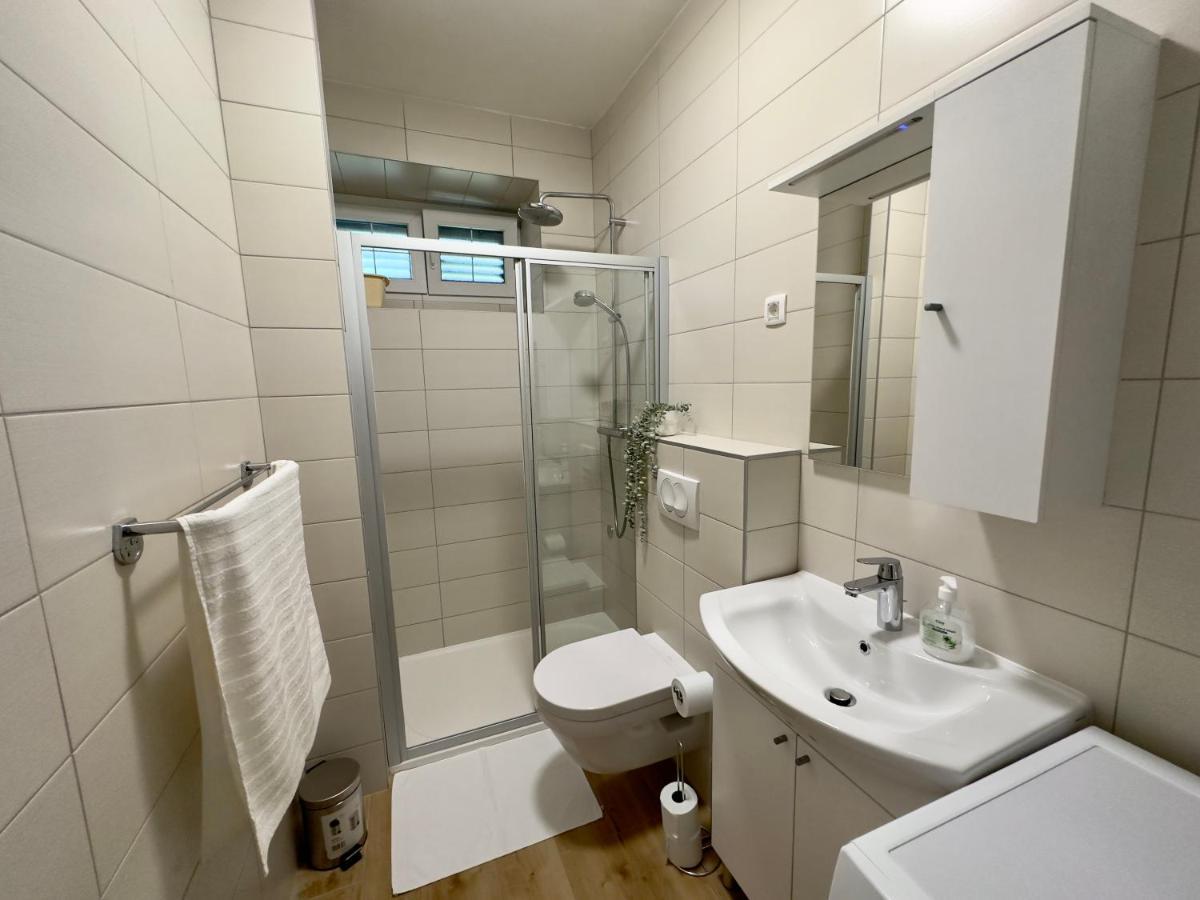 Matek Family & Studio Apartment Rovanjska Esterno foto