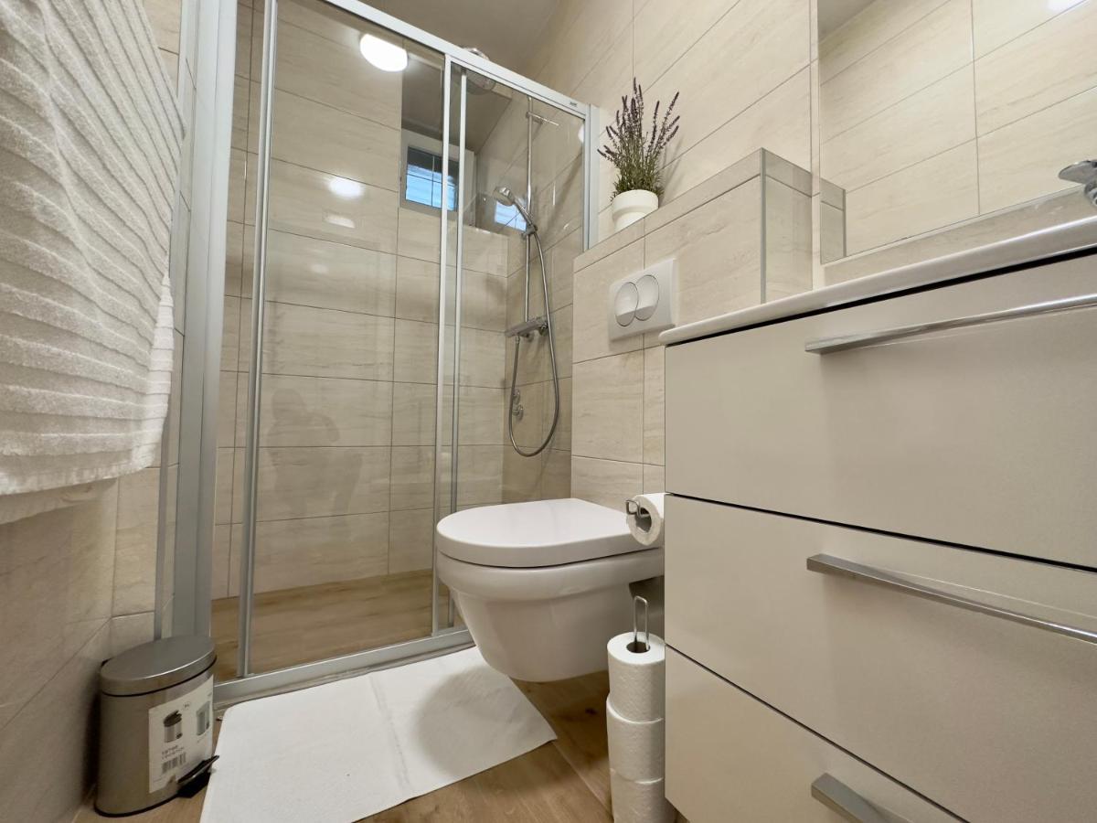 Matek Family & Studio Apartment Rovanjska Esterno foto