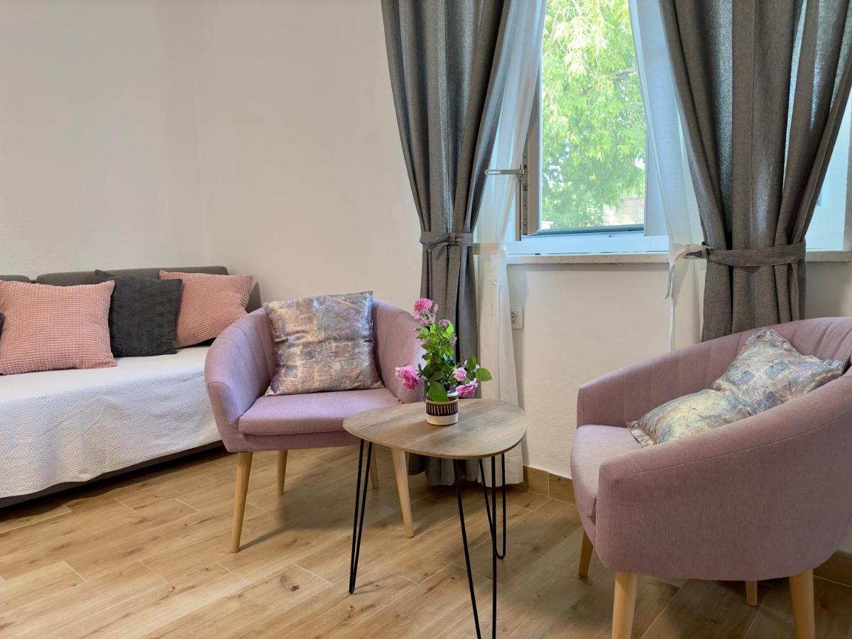 Matek Family & Studio Apartment Rovanjska Esterno foto
