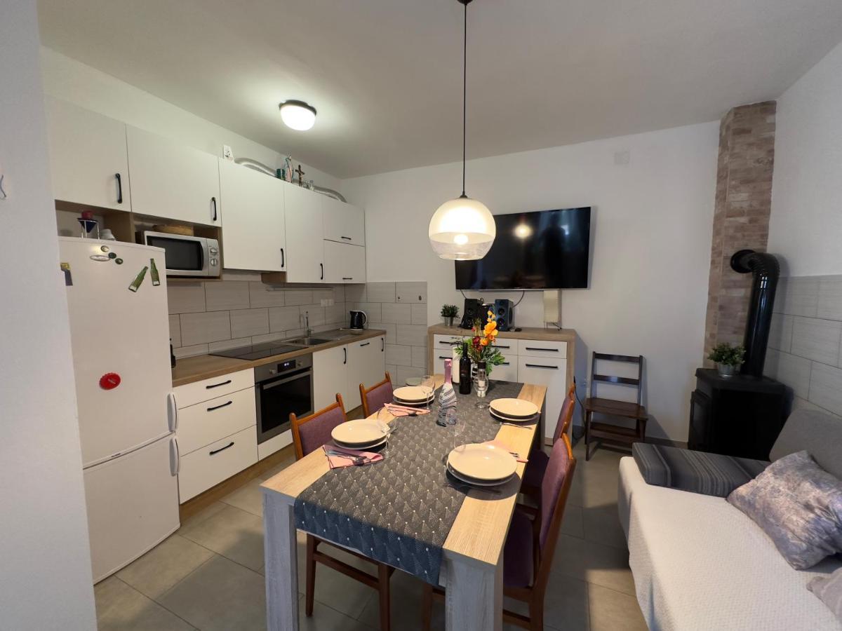 Matek Family & Studio Apartment Rovanjska Esterno foto