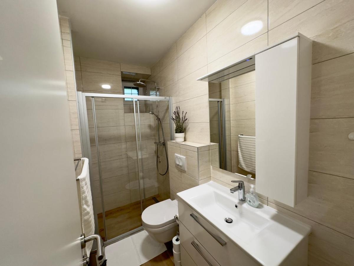 Matek Family & Studio Apartment Rovanjska Esterno foto