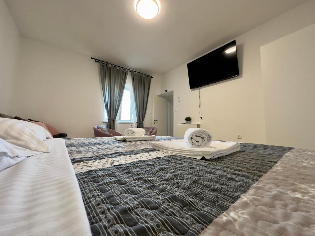 Matek Family & Studio Apartment Rovanjska Esterno foto