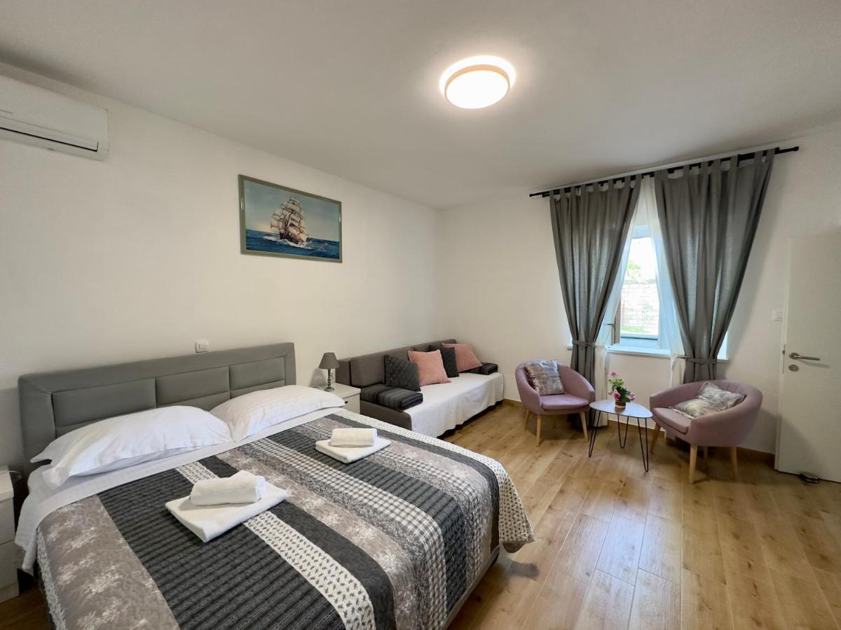 Matek Family & Studio Apartment Rovanjska Esterno foto